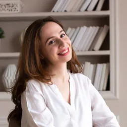 Anna English