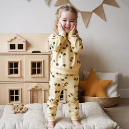 " — kidshopjob — Telemetr - kidshopjob</title>

        <link rel="preload" as="script" href="/templates/assets/lib/js/jquery-3.4.1.min.js">

    <script src="https://browser.sentry-cdn.com/10.19.0/bundle.tracing.min.js" integrity="sha384-zbuHaHXLSVPvJOVRd6SITV/fj+tY6EnwhO5Jcomq/NlaQi9Igr5d/RZd9PCPm3yV" crossorigin="anonymous"></script>
    <script>
                if (typeof Sentry !== 'undefined') {
            Sentry.init({
                dsn: 'https://cf4d2131fe97576bf3a02da97da58f08@sentry.ch20a.tmtr.io/4',
                environment: 'prod',
                tracesSampleRate: 0.1,
                sendDefaultPii: 1,
                integrations: [Sentry.browserTracingIntegration()]
            });
                    }
    </script>


            
    <script>
        var _userUsesNewDesign =  false ;
        window.user = {
            'isAuthorized': false,
            'isStaff': false,
            'metrikaSegment': 'guest',
            'data': {
                'registered_at': null            },
            'tariff': [],
                        'demo': null        };
    </script>

        
    
    <link href="/templates/assets/vendors/general/bootstrap-select/dist/css/bootstrap-select.css" as="style"
          rel="stylesheet preload prefetch"/>
    <link href="/templates/assets/vendors/general/bootstrap-switch/dist/css/bootstrap3/bootstrap-switch.css" as="style"
          rel="stylesheet preload prefetch"/>
    <link href="/templates/assets/vendors/general/select2/dist/css/select2.css" as="style"
          rel="stylesheet preload prefetch"/>
    <link href="/templates/assets/vendors/general/socicon/css/socicon.css" as="style"
          rel="stylesheet preload prefetch"/>
    <link href="/templates/assets/vendors/custom/vendors/line-awesome/css/line-awesome.css" as="style"
          rel="stylesheet preload prefetch"/>
    <link href="/templates/assets/vendors/custom/vendors/flaticon/flaticon.css" as="style"
          rel="stylesheet preload prefetch"/>
    <link href="/templates/assets/vendors/custom/vendors/flaticon2/flaticon.css" as="style"
          rel="stylesheet preload prefetch"/>
    <link href="/templates/assets/vendors/general/@fortawesome/fontawesome-free/css/all.min.css" as="style"
          rel="stylesheet preload prefetch"/>

    <link href="/templates/assets/css/demo1/style.bundle.css?v=2" as="style" rel="stylesheet preload prefetch"/>

    <link href="/public/build/css/legacy.CEXhwLlr.min.css" as="style" rel="stylesheet preload prefetch"/>

    <script src="/templates/assets/lib/js/jquery-3.4.1.min.js"></script>
        <script>
        window.jQuery || document.write('<script src="/templates/assets/lib/js/jquery-3.4.1.min.js?retry=1"><\/script>');
    </script>
    <script src="/templates/assets/lib/js/popper.min.js"></script>
    <script src="/templates/assets/lib/js/bootstrap.min.js"></script>
    <script src="/templates/assets/lib/js/js.cookie.js"></script>
    <script src="/templates/assets/lib/js/perfect-scrollbar.js"></script>

    <script src="/templates/assets/lib/js/typeahead.bundle.min.js" rel="preload" as="script"></script>
    <script src="/templates/assets/lib/js/handlebars.min.js" rel="preload" as="script"></script>

    <!--end:: Global Mandatory Vendors -->
    
    
    <style type="text/css">
        .kt-notification__item.bg-dark::after {
            display: none;
        }

        .form-control-highlighted-danger {
            border-color: #dc3545 !important;
            padding-right: 1rem;
            background-repeat: no-repeat;
            background-position: center right calc(0.375em + 0.325rem);
            background-size: calc(0.75em + 0.65rem) calc(0.75em + 0.65rem);
        }

        @media (max-width: 1024px) {
            #btn_auth, #btn_reg {
                padding-top: 6px !important;
            }
        }
    </style>

        
        
    <link href="/public/build/css/darkmode_legacy.B0xzkc0c.min.css"
          rel="stylesheet"
          data-dark-theme
          disabled    />
    <link href="/public/build/css/darkmode.CClhnD0f.min.css"
          rel="stylesheet"
          data-dark-theme
          disabled    />

    <script>
        document.addEventListener('DOMContentLoaded', () => {
            document.addEventListener('click', (event) => {
                const button = event.target.closest('#button-copy-promo-code');
                if (!button) {
                    return;
                }

                const promoCode = document.getElementById('promo-code-ya-business');
                const temp = document.createElement('input');
                document.body.appendChild(temp);
                temp.value = promoCode ? promoCode.textContent : '';
                temp.select();
                document.execCommand('copy');
                temp.remove();

                button.textContent = 'Тест скопирован!';
            });
        });
    </script>

    <script type="module" src="/public/build/js/main.DMK7mwhL.min.js" defer></script>

        </head>


<div class="auth-block">
    
            <div id="modal_start_auth_tg" class="modal fade auth-modal" tabindex=